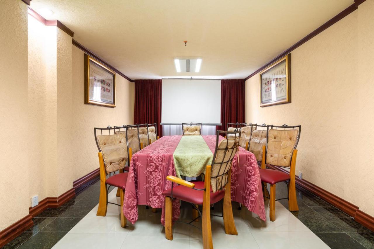Howard Johnson By Wyndham Hotel